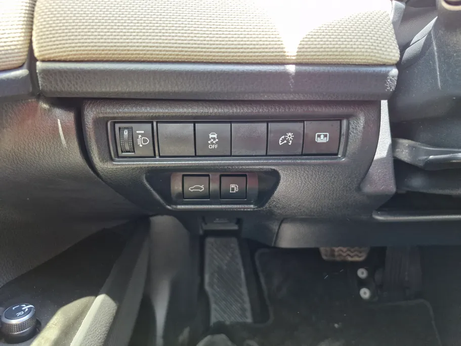 2025 Toyota Camry  LE HEV 