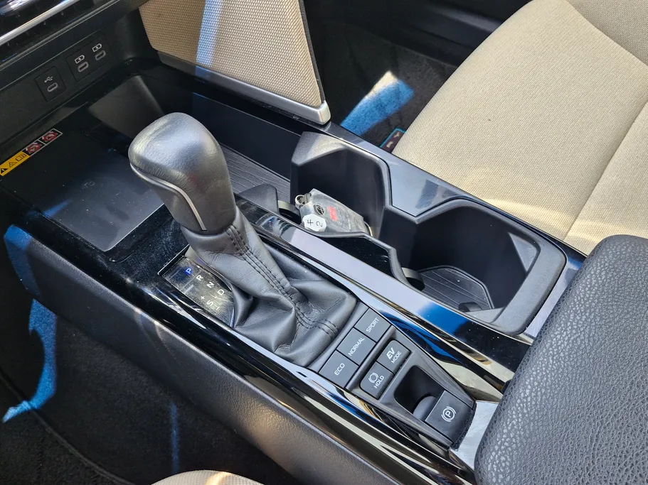 2025 Toyota Camry  LE HEV 