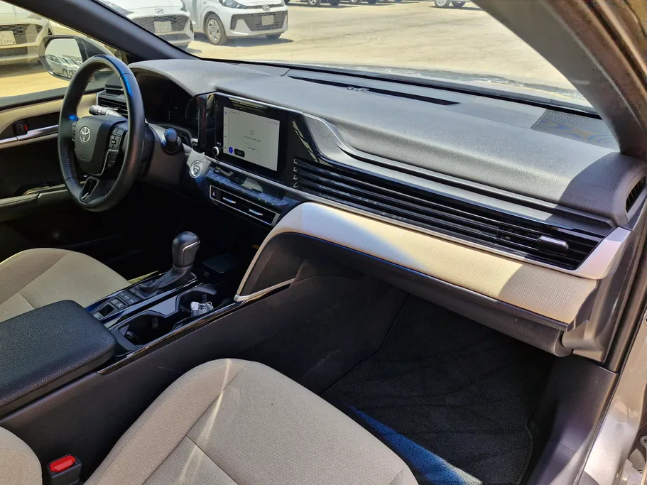 2025 Toyota Camry  LE HEV 