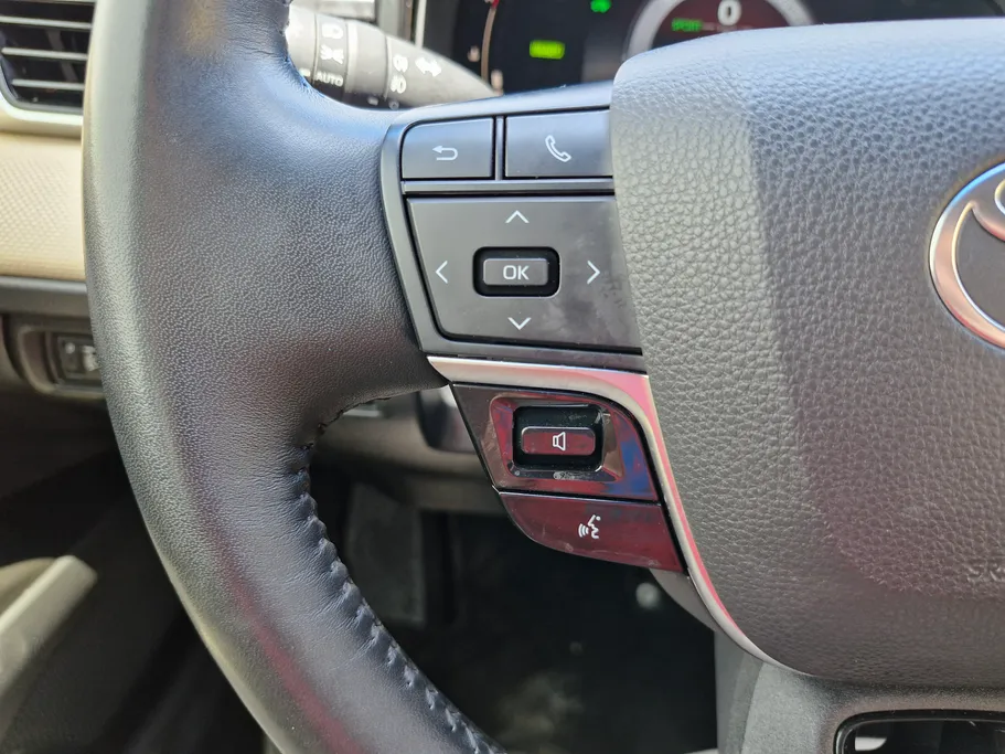 2025 Toyota Camry  LE HEV 