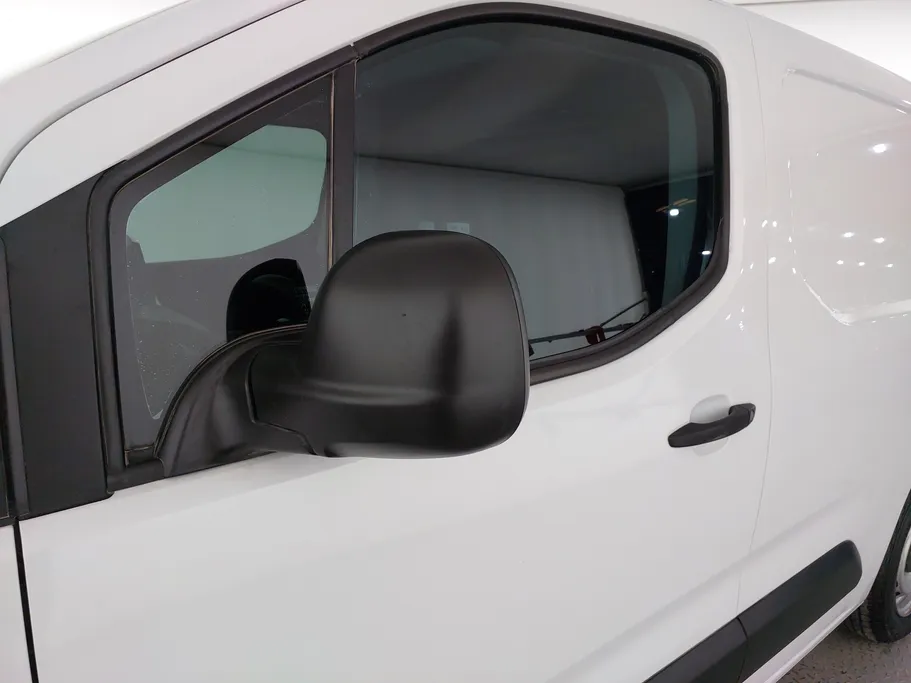 بيجو بارتنر Short van 2025 