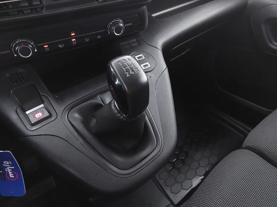 2025 Peugeot Partner Short van 