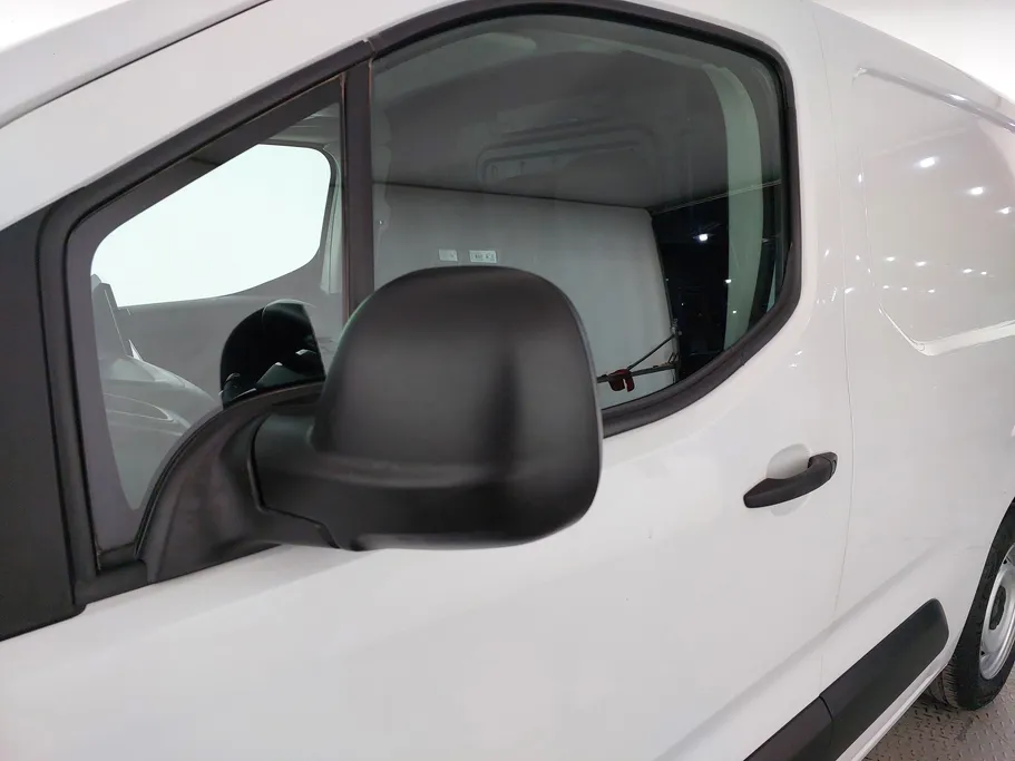 2025 Peugeot Partner Short van 