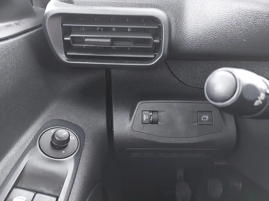 2025 Peugeot Partner Short van 