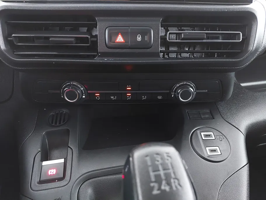 2025 Peugeot Partner Short van 