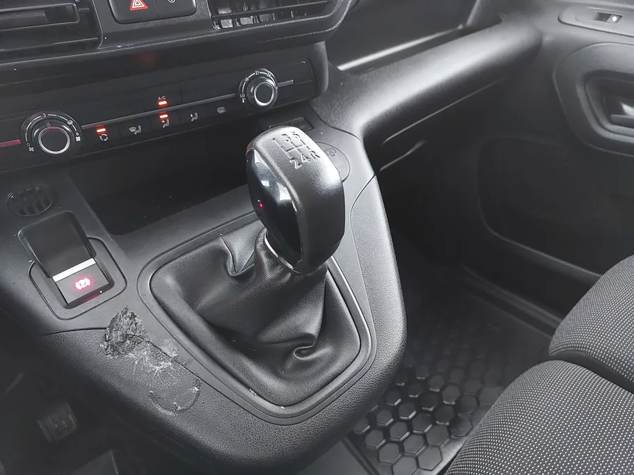 2025 Peugeot Partner Short van 