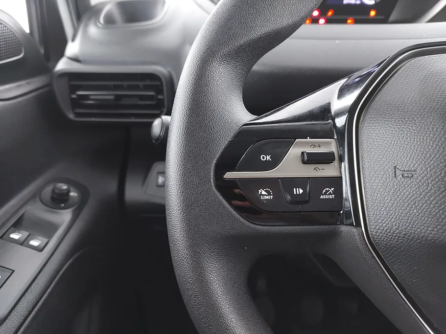 2025 Peugeot Partner Short van 