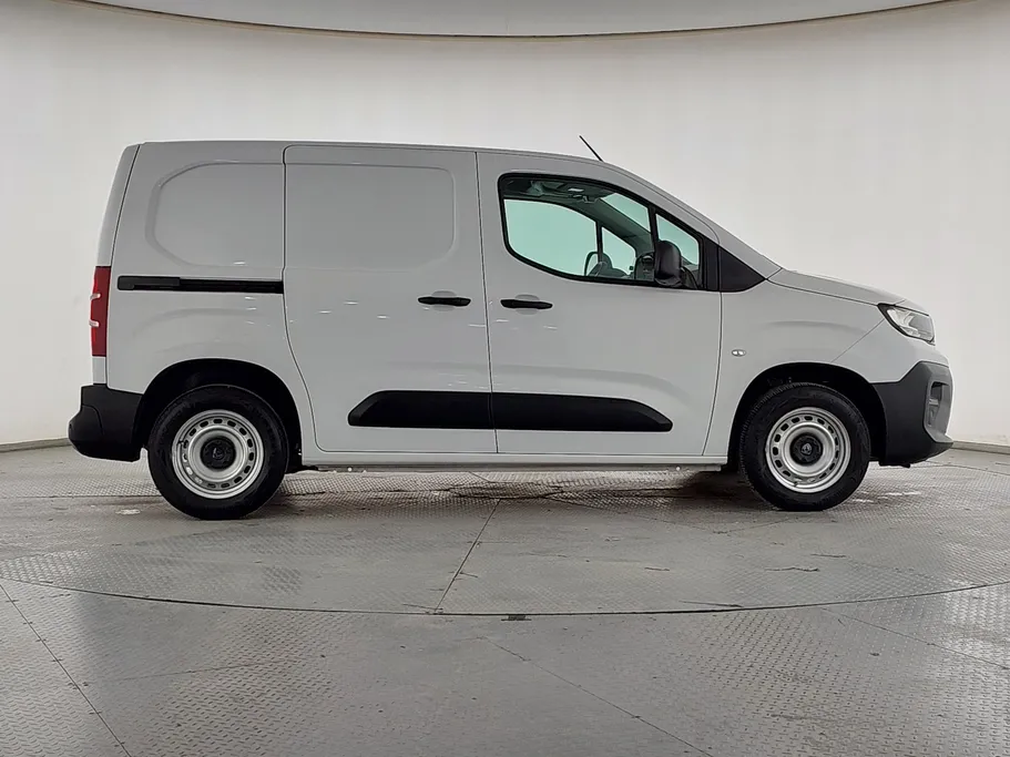 2025 Peugeot Partner Short van 