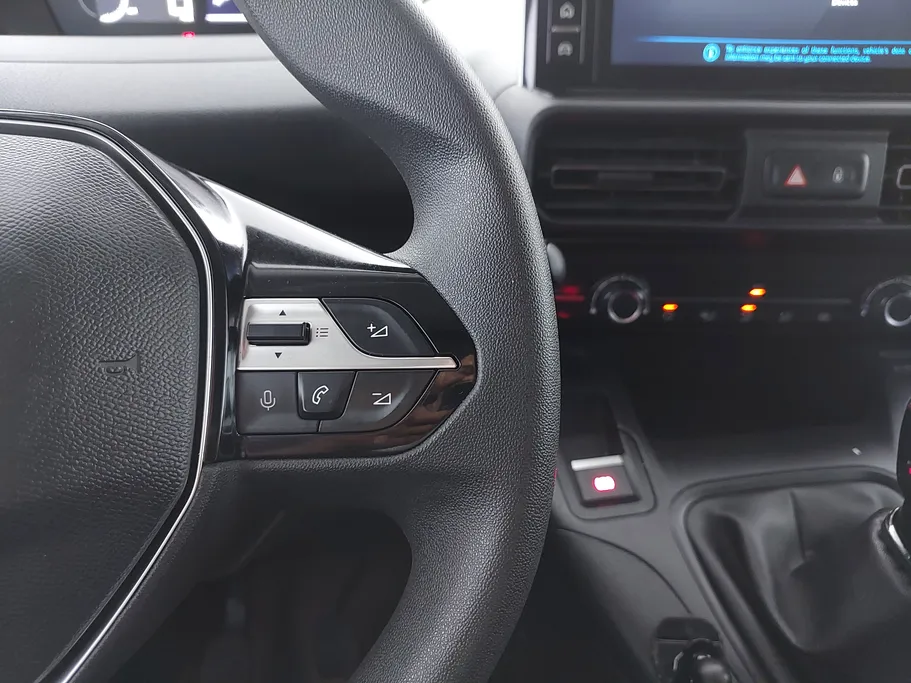 2025 Peugeot Partner Short van 