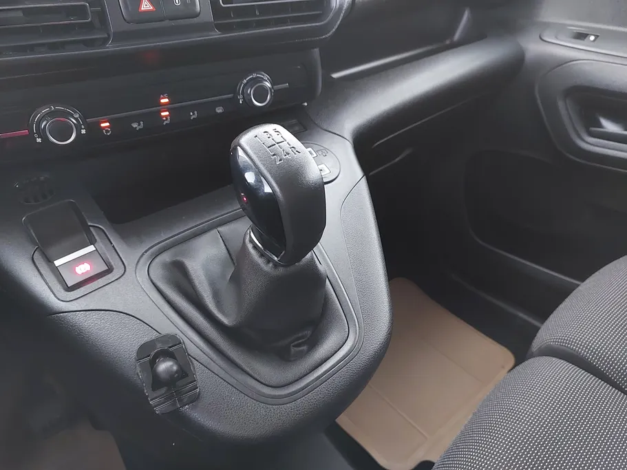 2025 Peugeot Partner Short van 