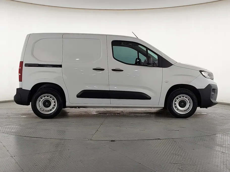 2025 Peugeot Partner Short van 