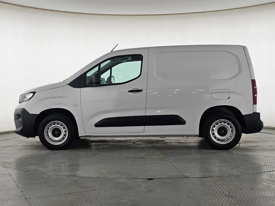 2025 Peugeot Partner Short van 