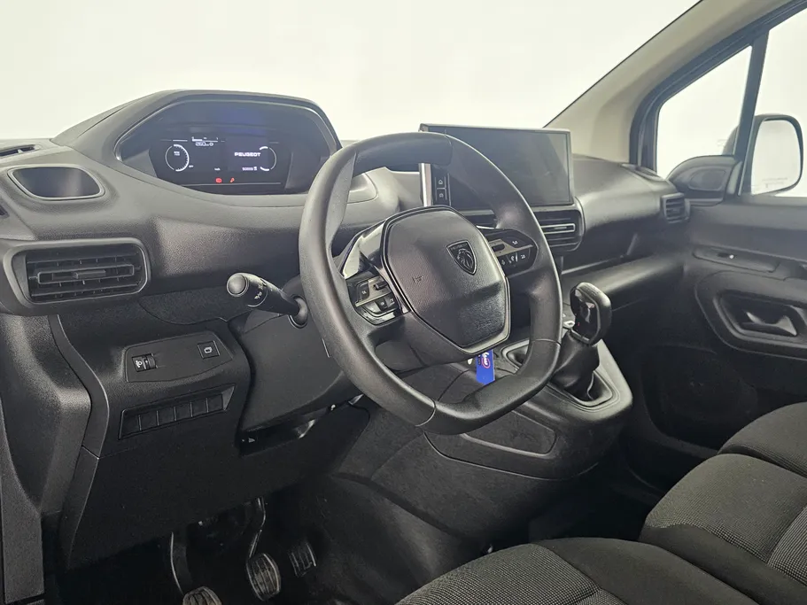 2025 Peugeot Partner Short van 
