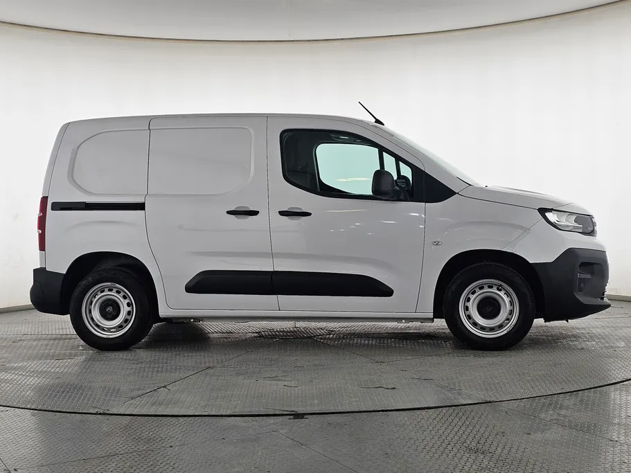2025 Peugeot Partner Short van 