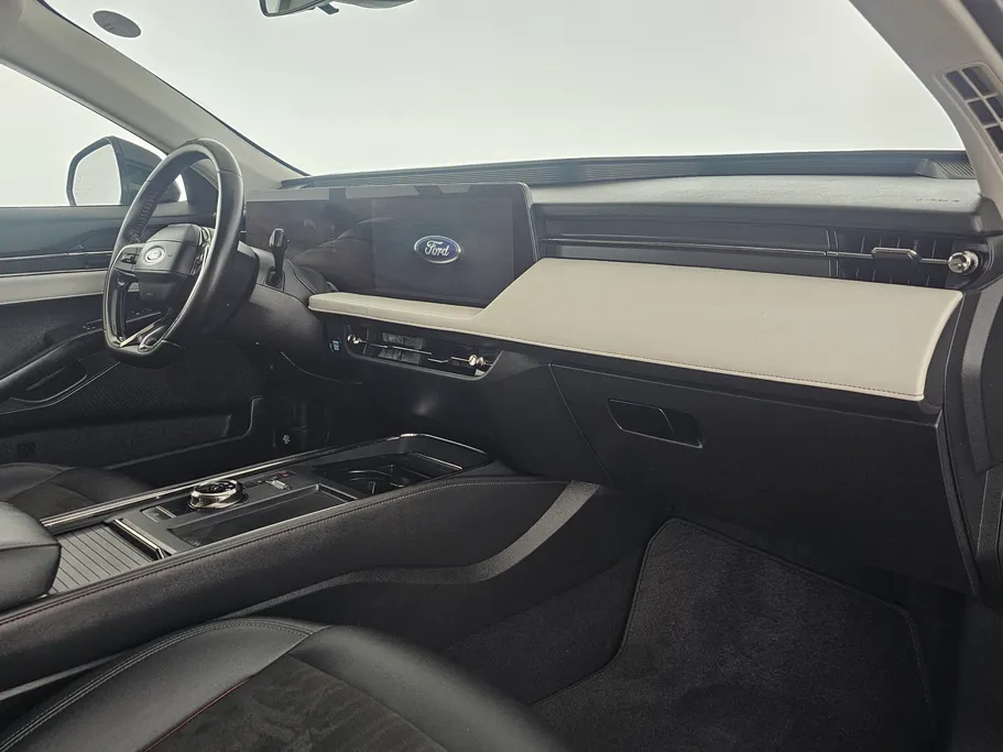 2023 Ford Taurus Trend 