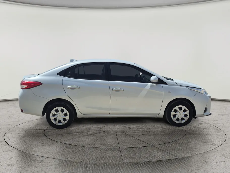 2022 Toyota Yaris  Y 
