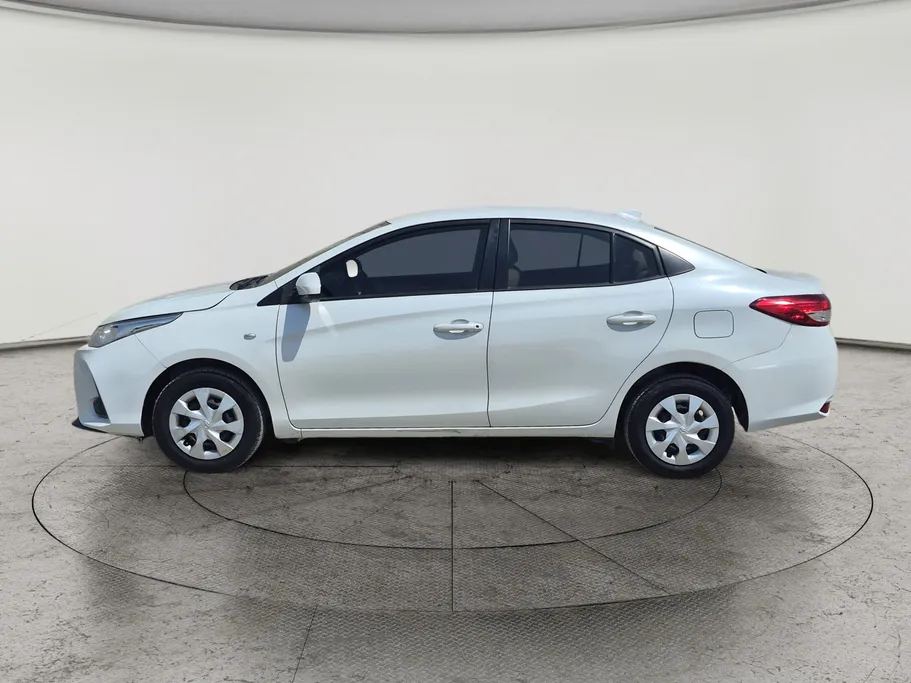 2022 Toyota Yaris  Y 