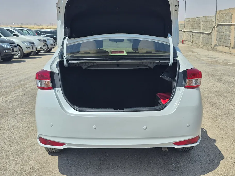 2022 Toyota Yaris  Y 