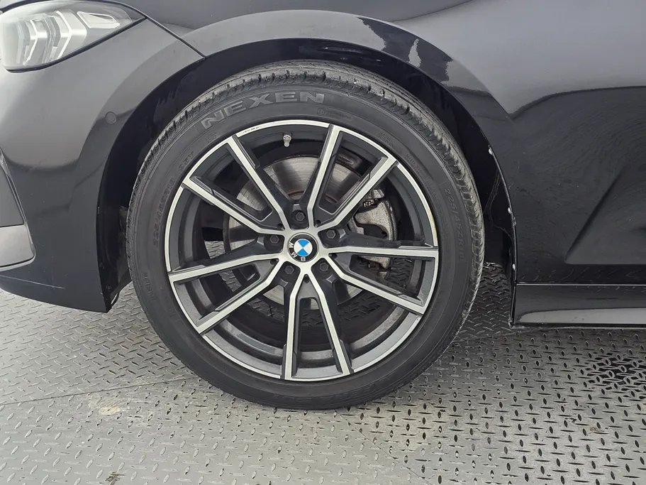 2023 BMW 3 Series 320i  