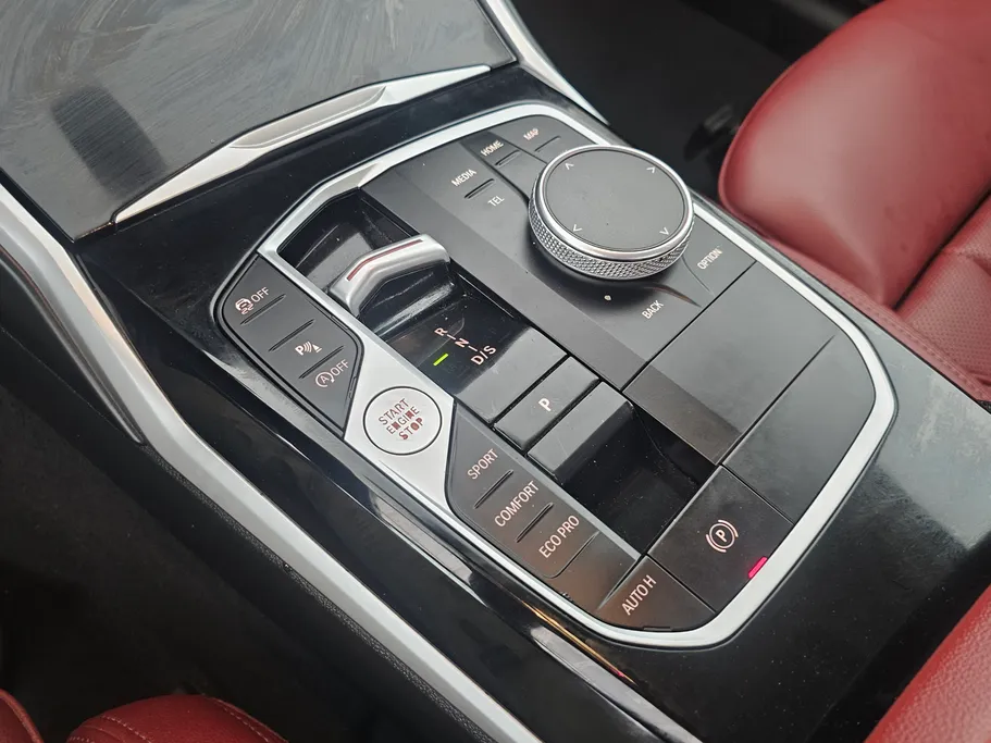 2023 BMW 3 Series 320i  