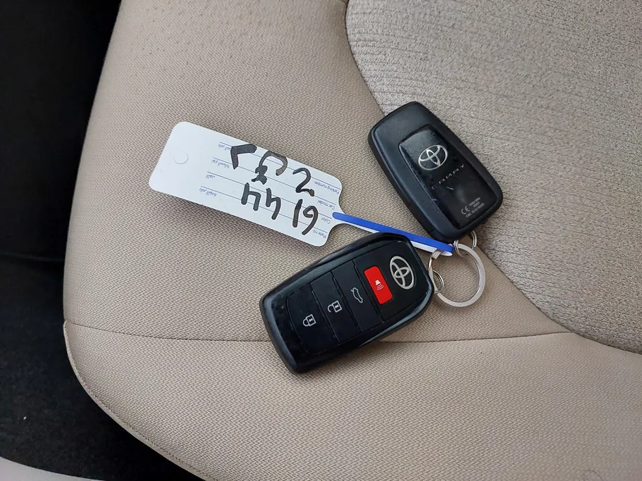 2019 Toyota Camry  GLE 