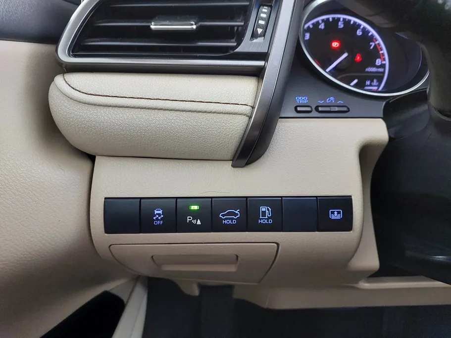 2019 Toyota Camry  GLE 