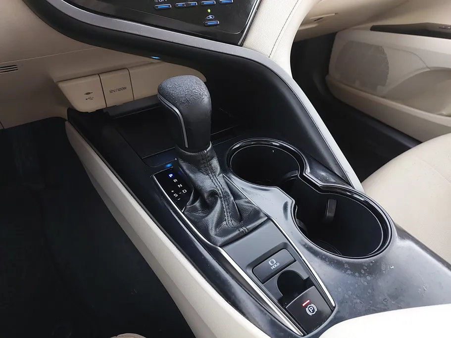 2019 Toyota Camry  GLE 