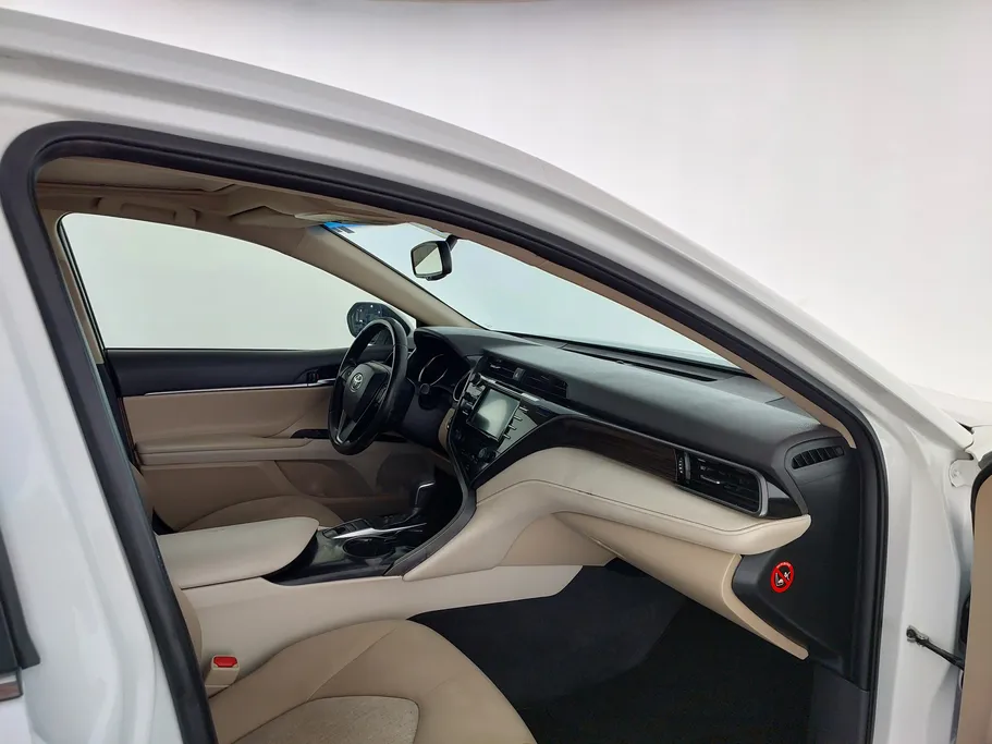 2019 Toyota Camry  GLE 