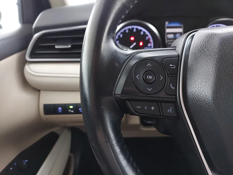 2019 Toyota Camry  GLE 
