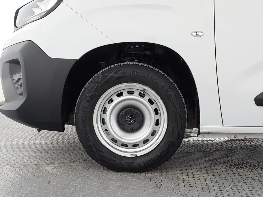 2025 Peugeot Partner Short van 
