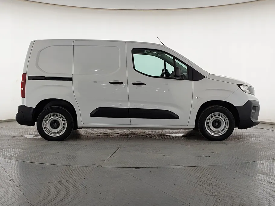 2025 Peugeot Partner Short van 