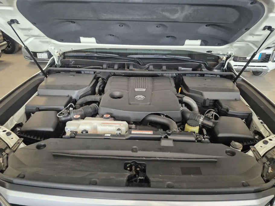 2024 Toyota Land Cruiser GXR 
