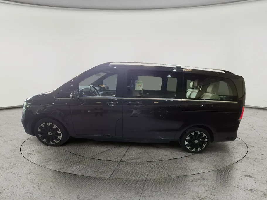 2025 Mercedes V300  