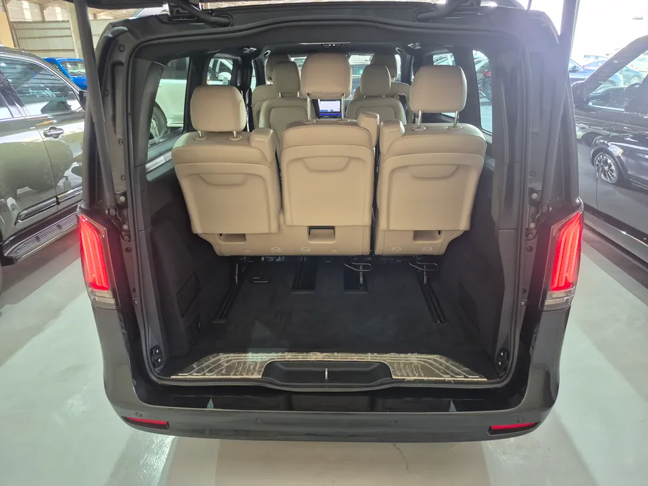 2025 Mercedes V300  