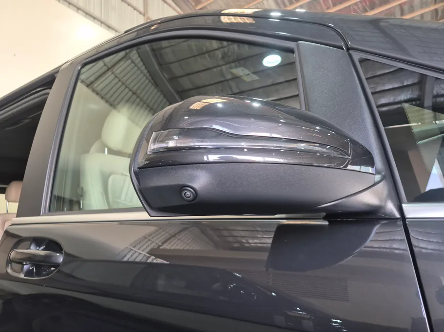 2025 Mercedes V300  