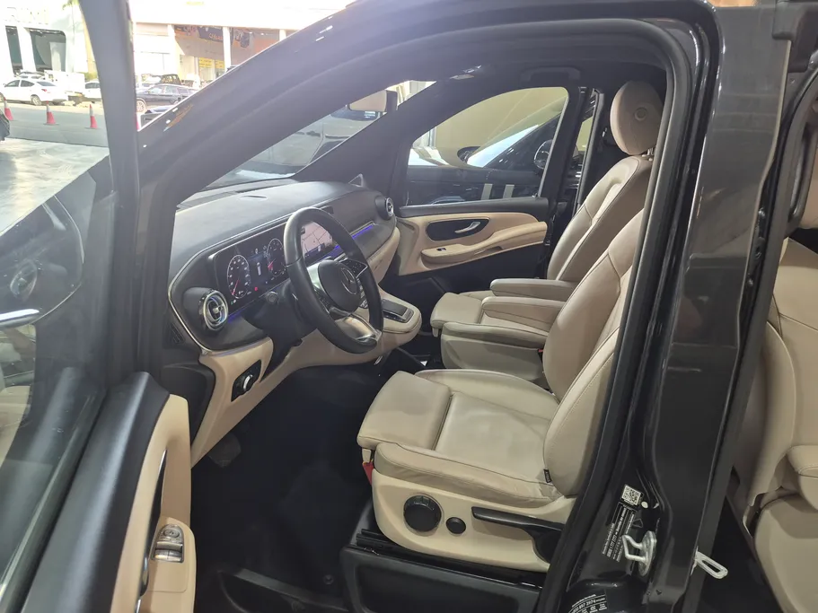 2025 Mercedes V300  
