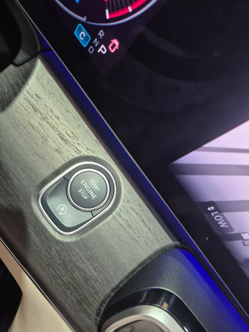 2025 Mercedes V300  