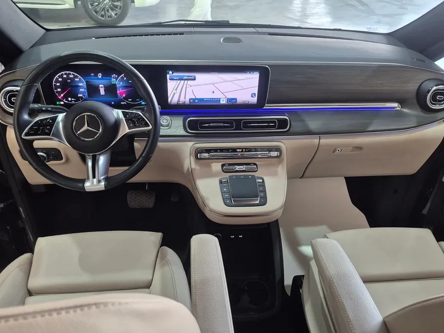 2025 Mercedes V300  