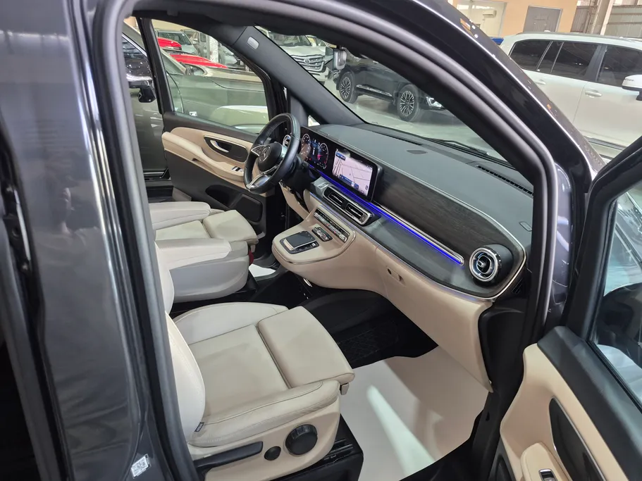 2025 Mercedes V300  