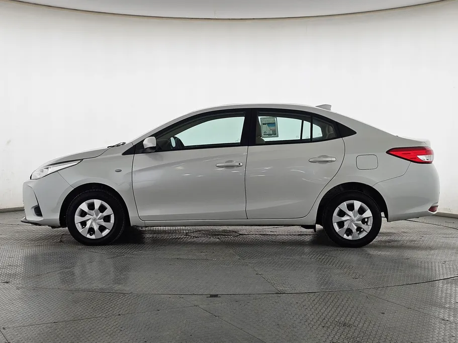 2022 Toyota Yaris  Y 