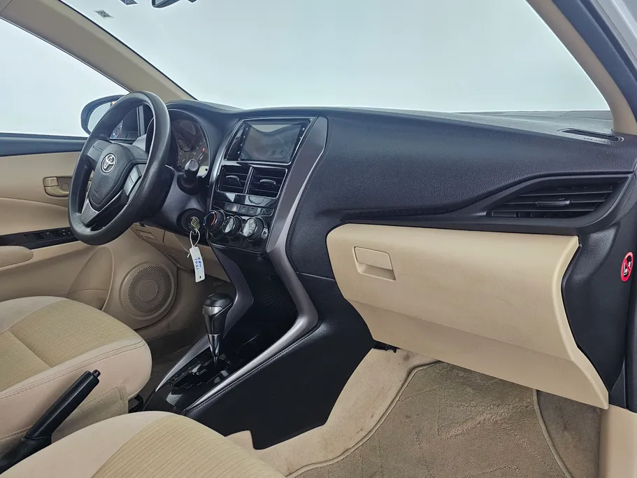 2022 Toyota Yaris  Y 