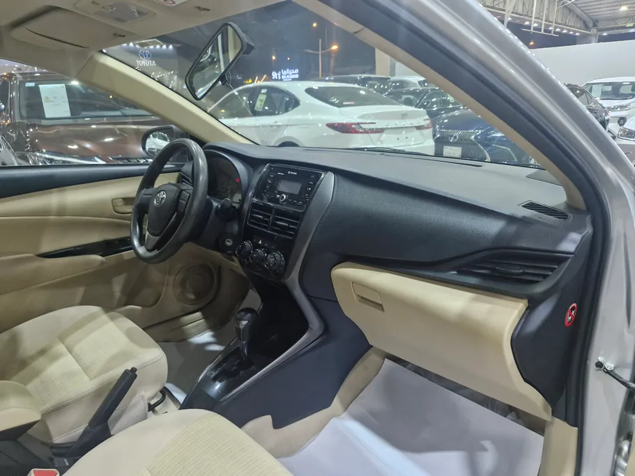 2021 Toyota Yaris  Y 