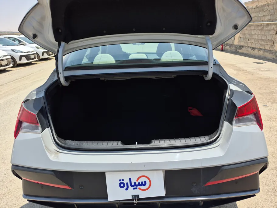 2024 Hyundai Elantra Smart 