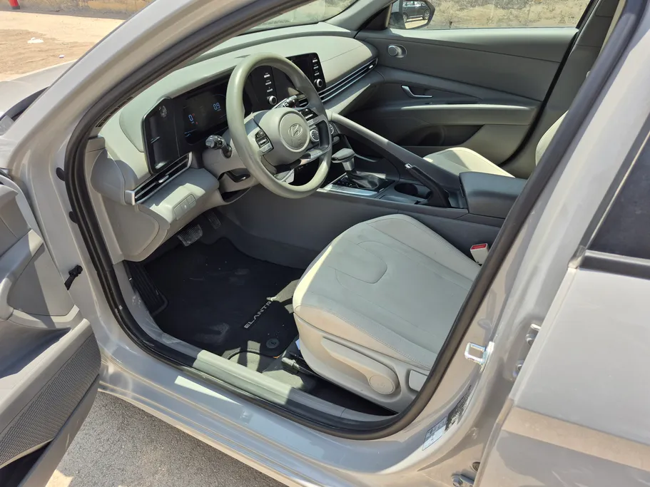 2024 Hyundai Elantra Smart 