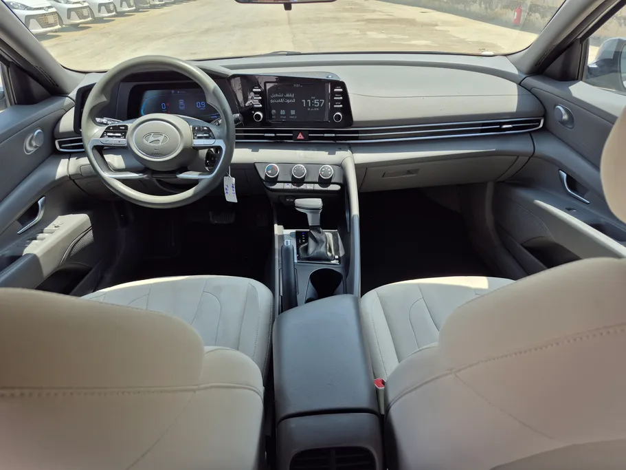 2024 Hyundai Elantra Smart 