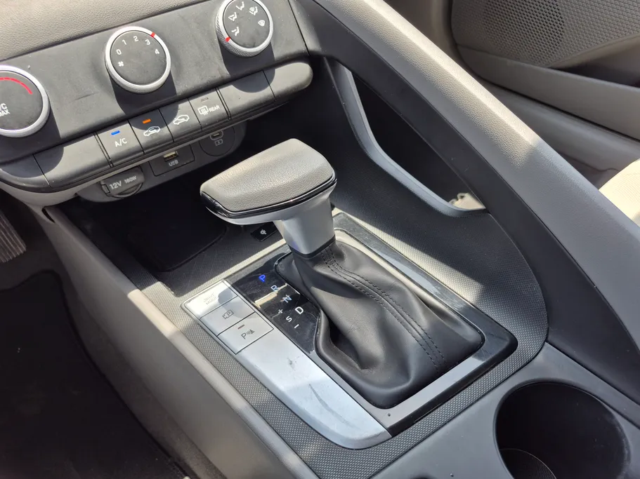 2024 Hyundai Elantra Smart 