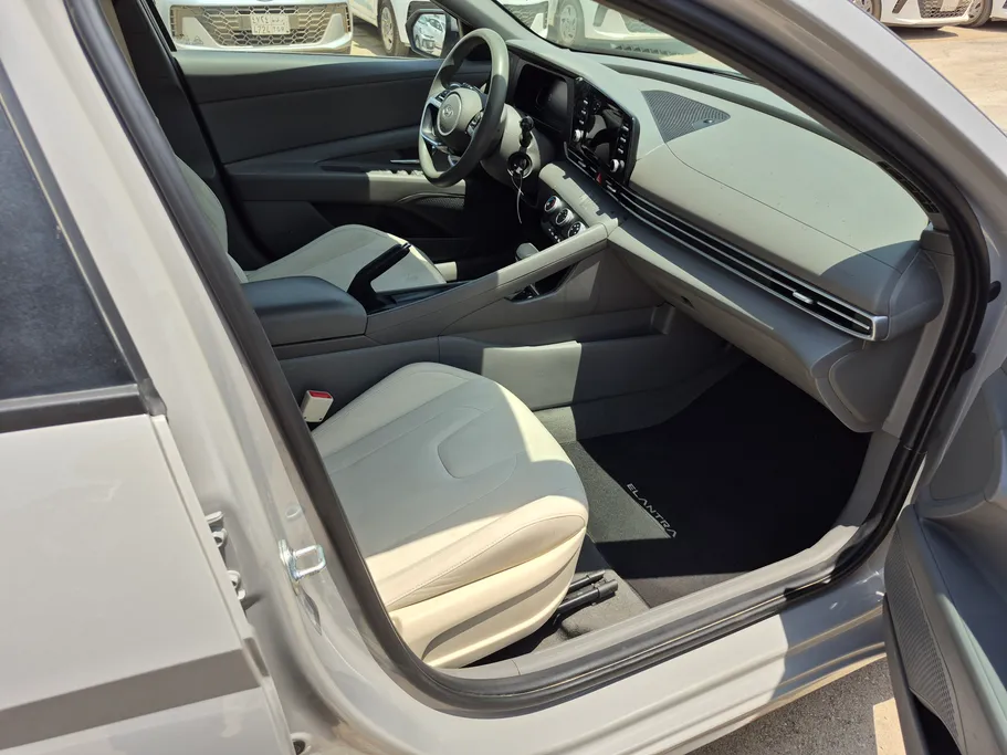 2024 Hyundai Elantra Smart 