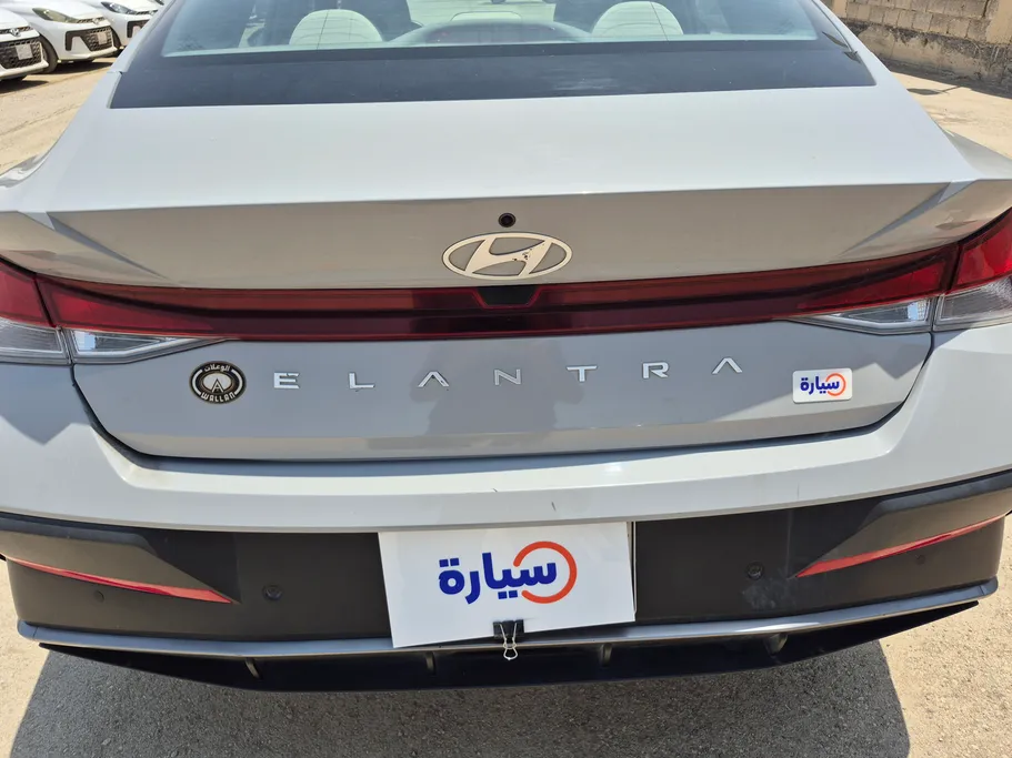 2024 Hyundai Elantra Smart 
