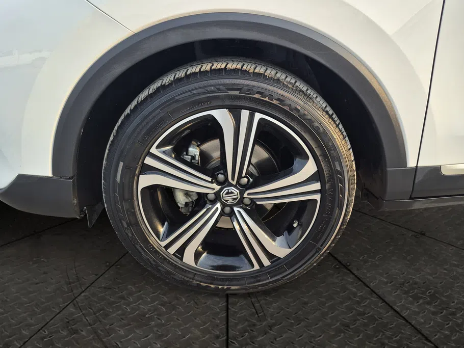 2024 MG ZS LUX 