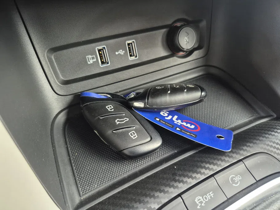 2024 MG ZS LUX 